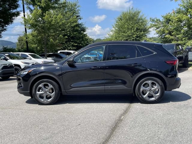 Certified 2025 Ford Escape ST-Line AWD/4WD image 2