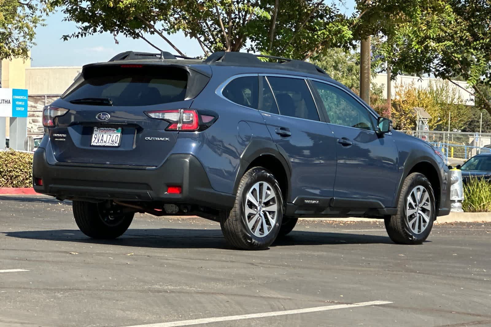 Used 2025 Subaru Outback Premium AWD/4WD image 2