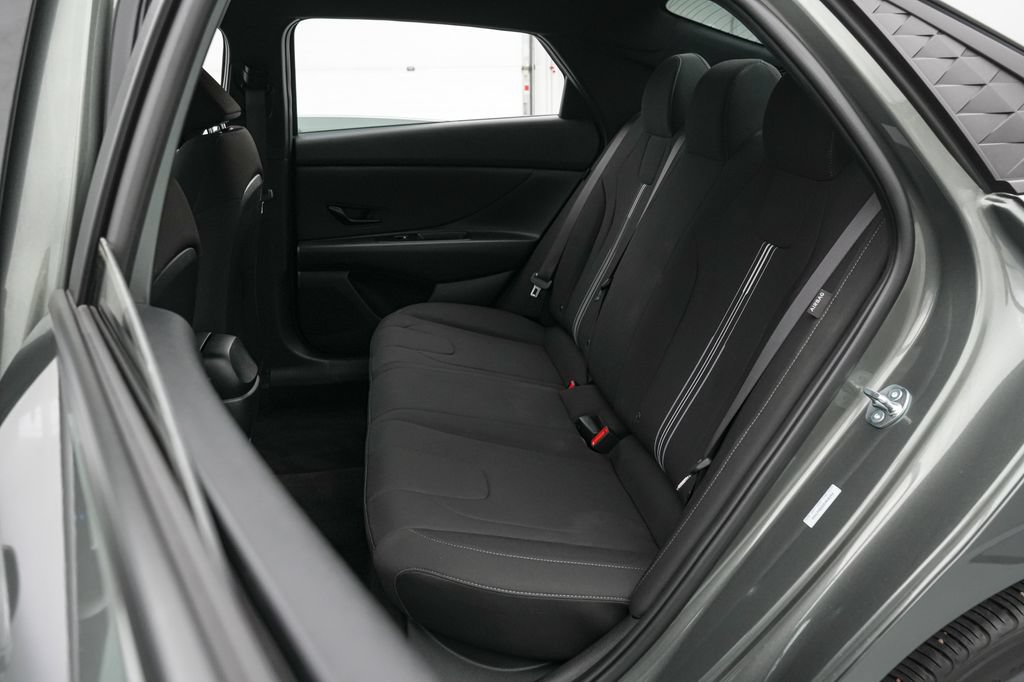 Used 2025 Hyundai Elantra Sport FWD image 18