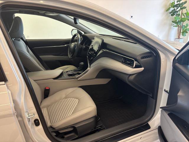 Used 2024 Toyota Camry SE w/ Cold Weather Package FWD image 6