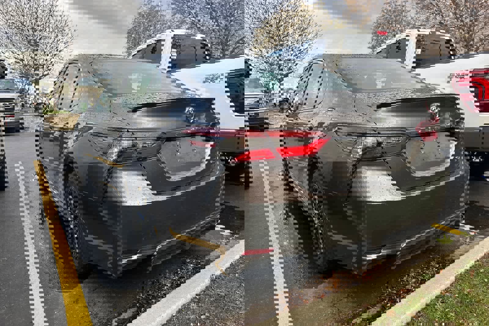 Used 2024 Toyota Camry SE image 6