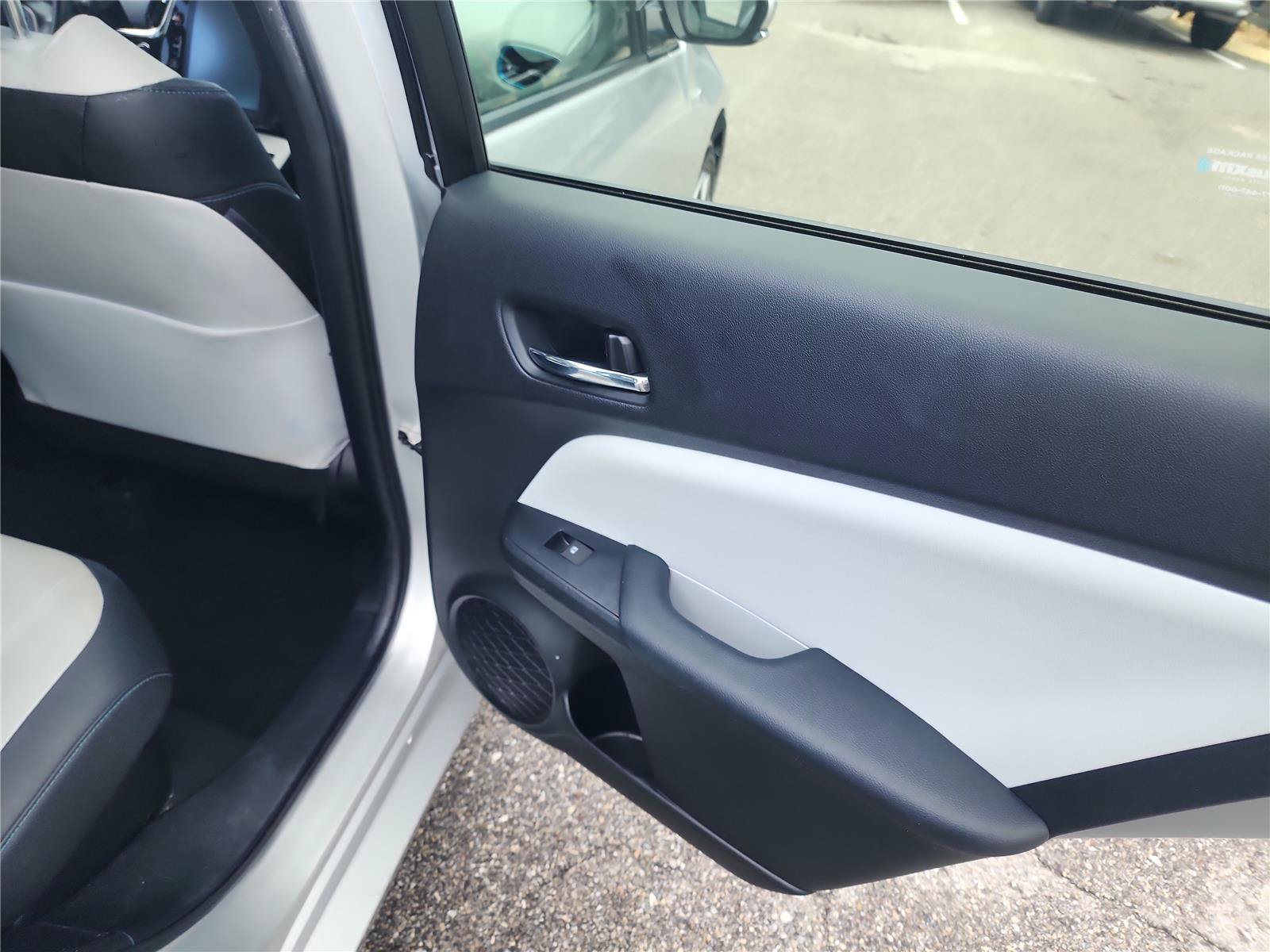 Used 2017 Toyota Prius Prime Advanced FWD image 24