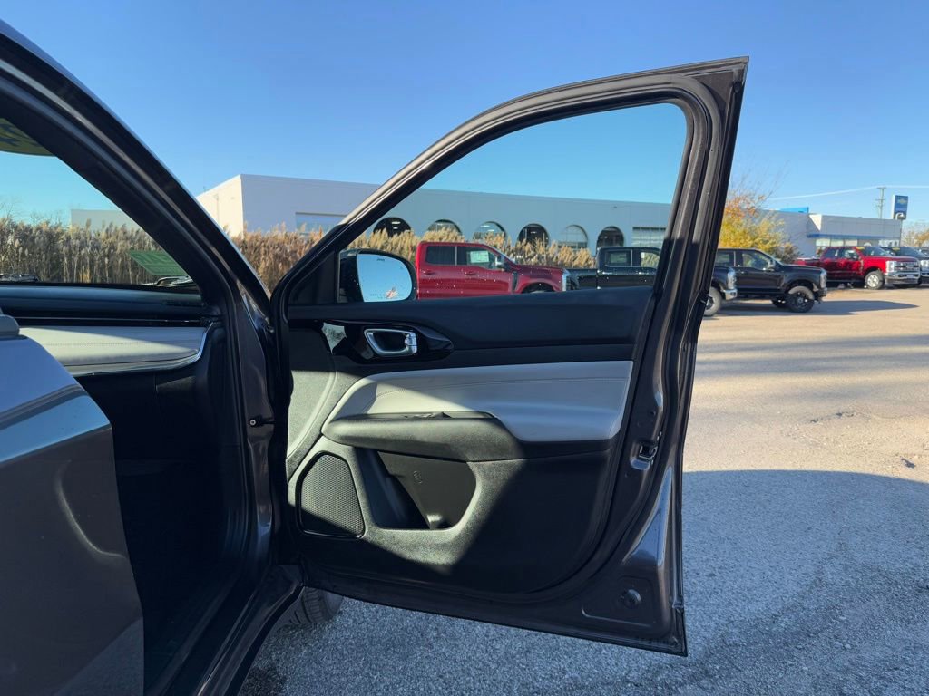 Used 2024 Jeep Compass Limited image 14