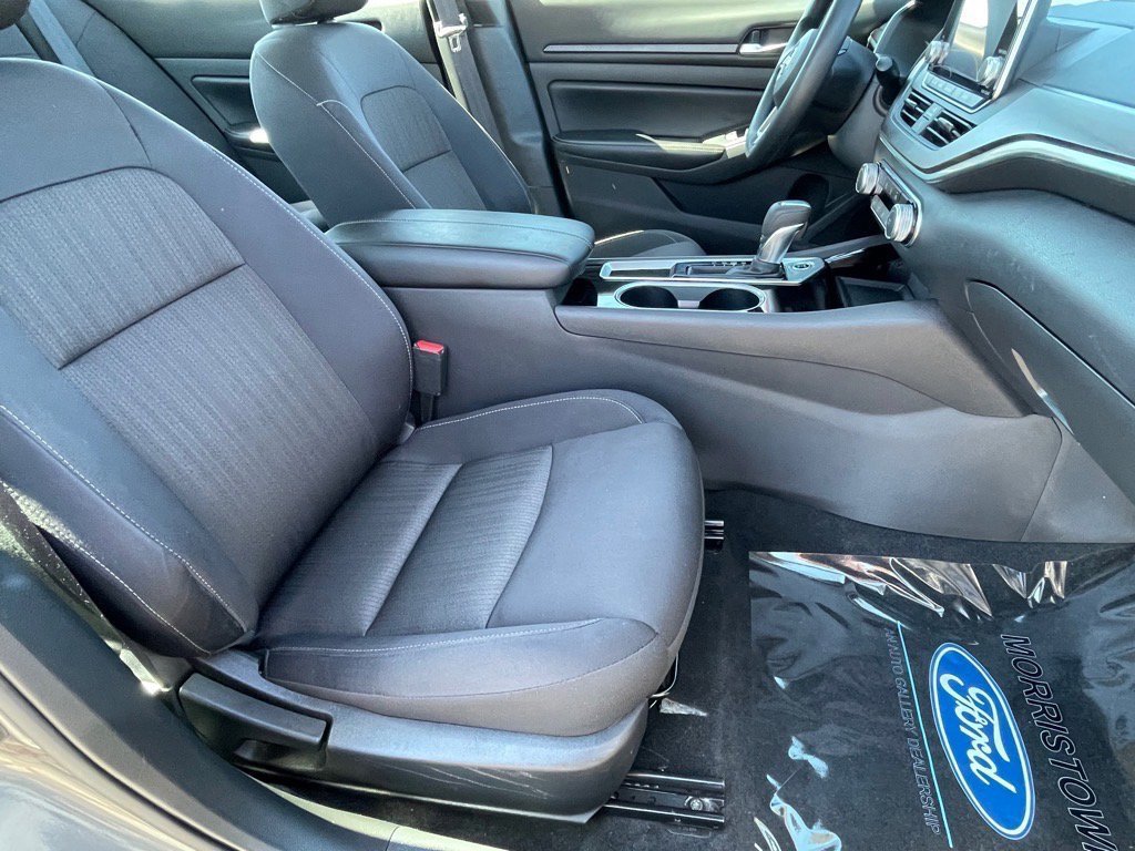 Used 2024 Nissan Altima 2.5 SV image 12