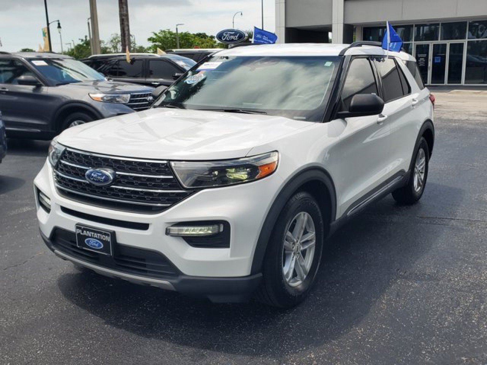 Certified 2020 Ford Explorer XLT w/ Equipment Group 202A RWD image 3