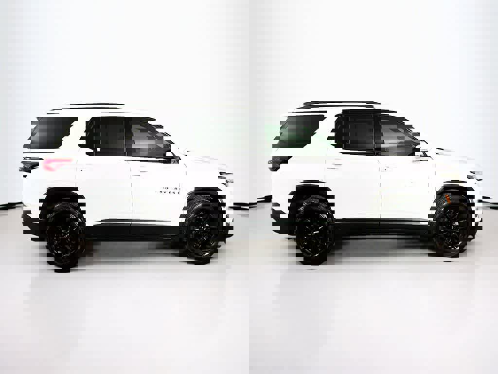 Used 2023 Chevrolet Traverse LT w/ Midnight/Sport Edition image 26