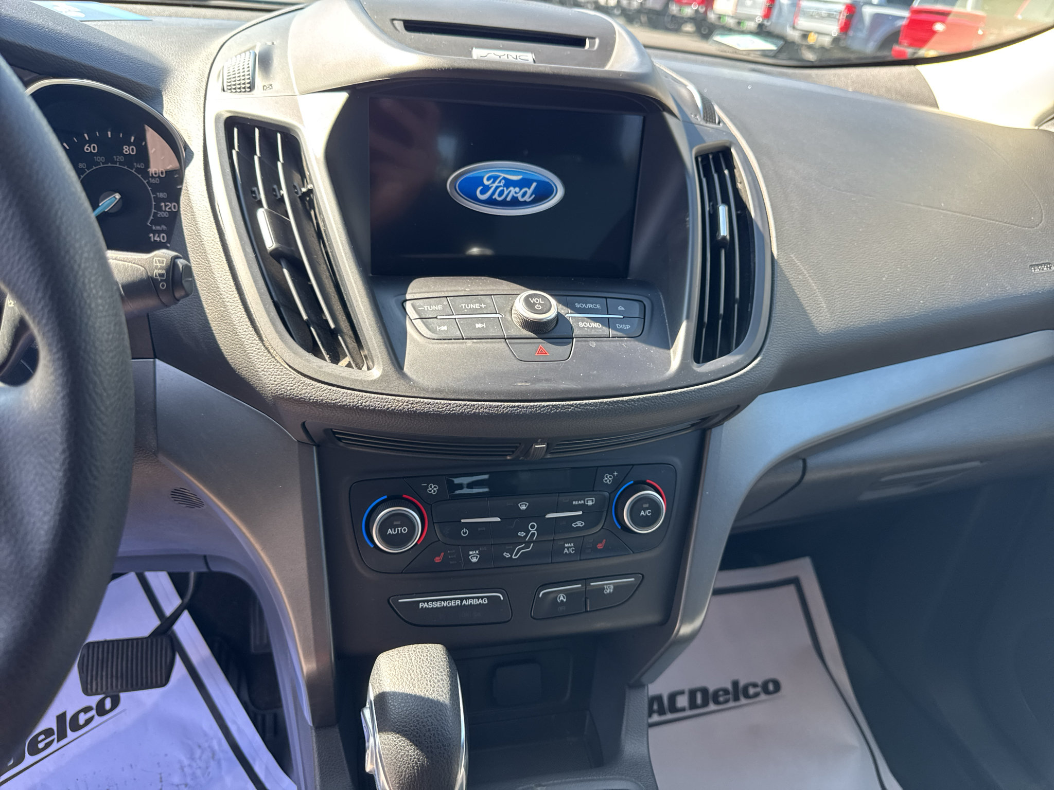 Certified 2018 Ford Escape SE w/ SE Sync 3 Package AWD/4WD image 11
