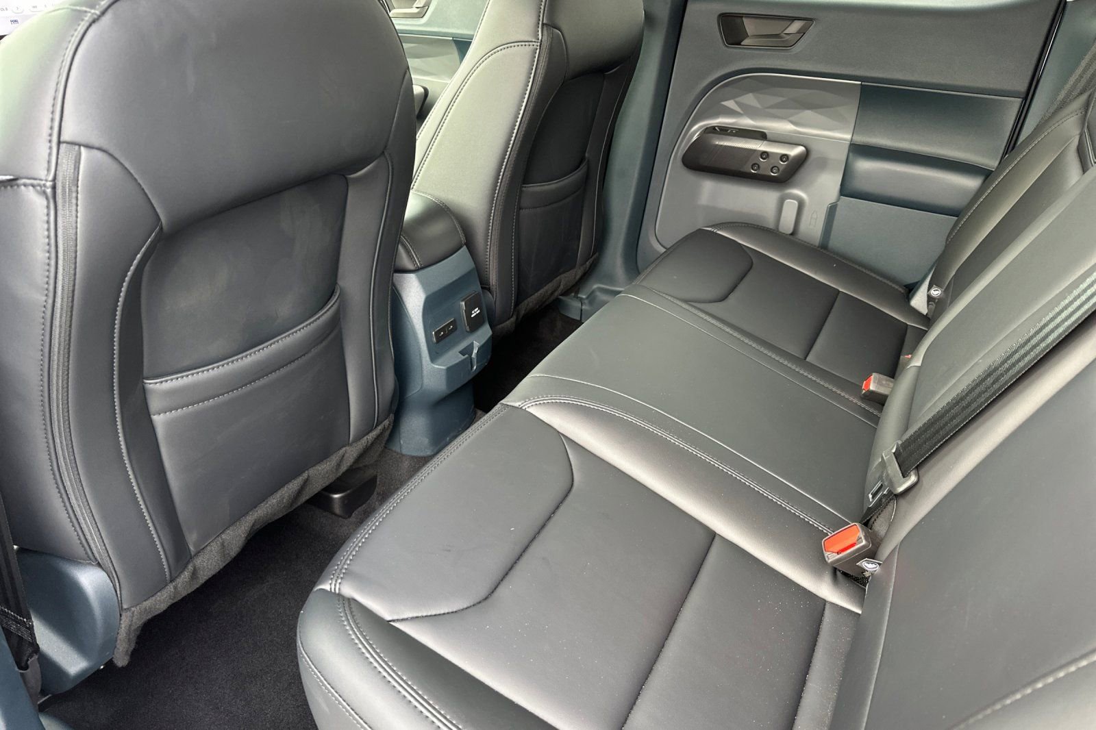 Certified 2025 Ford Maverick Lariat w/ Black Appearance Package image 14