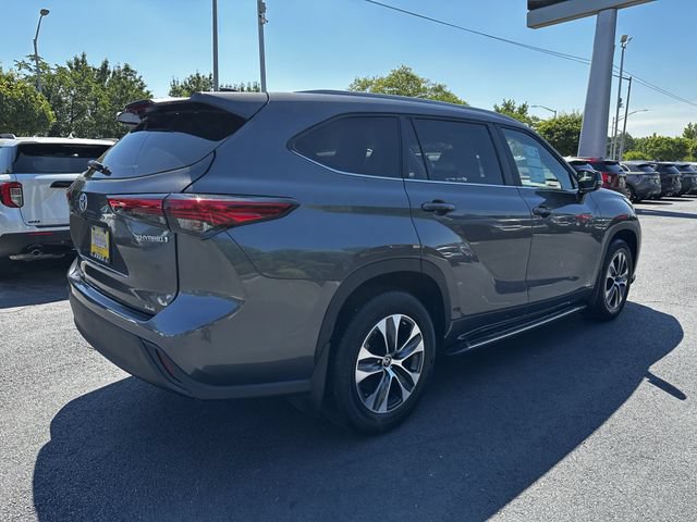 Used 2023 Toyota Highlander XLE AWD/4WD image 5