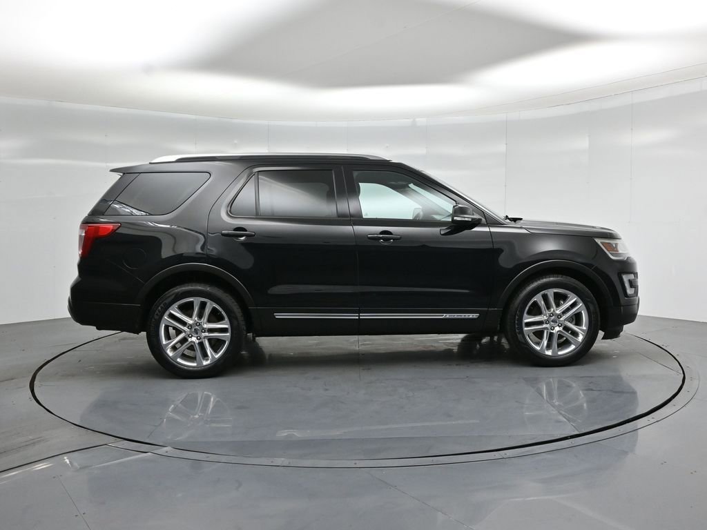 Certified 2017 Ford Explorer XLT w/ Equipment Group 202A image 30
