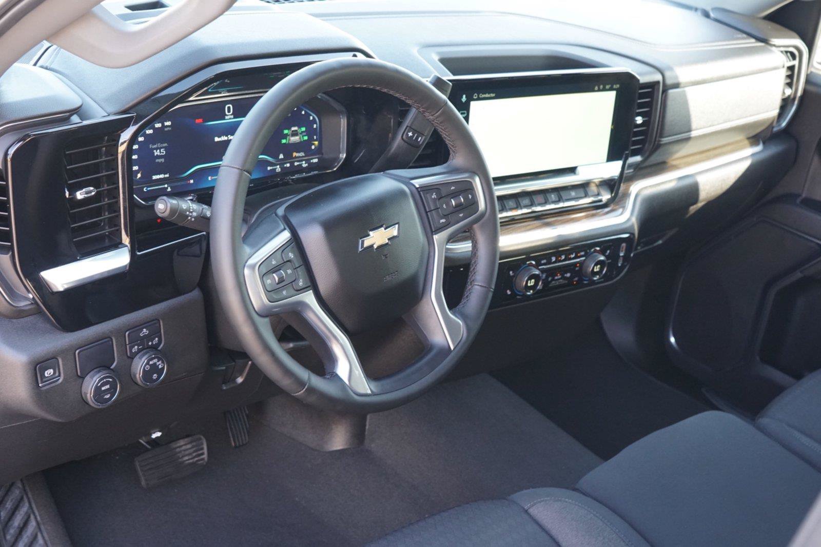 Used 2024 Chevrolet Silverado 1500 LT RWD image 9
