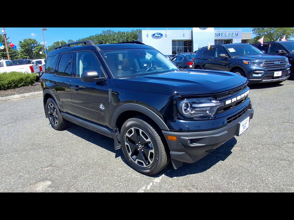 Certified 2023 Ford Bronco Sport Outer Banks w/ Tech Package AWD/4WD image 2