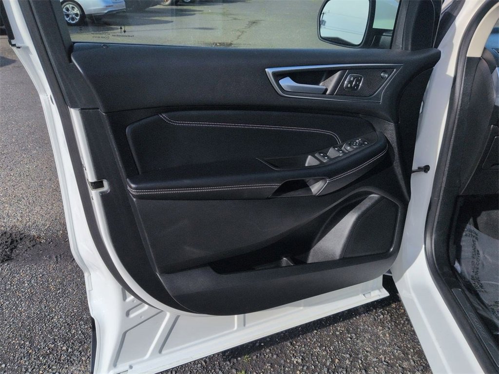 Certified 2023 Ford Edge Titanium w/ Class II Trailer Tow Package image 9