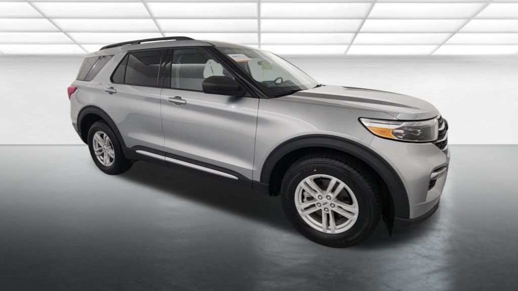 Certified 2024 Ford Explorer XLT w/ Equipment Group 202A AWD/4WD image 10