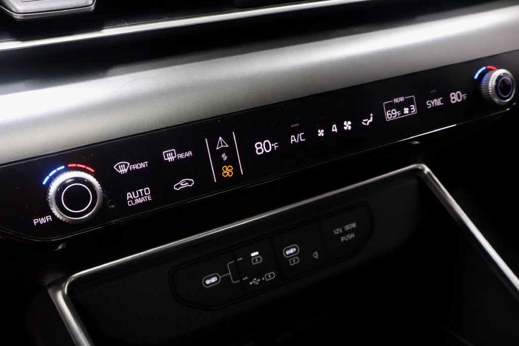 Used 2025 Kia Carnival SX Prestige FWD image 33