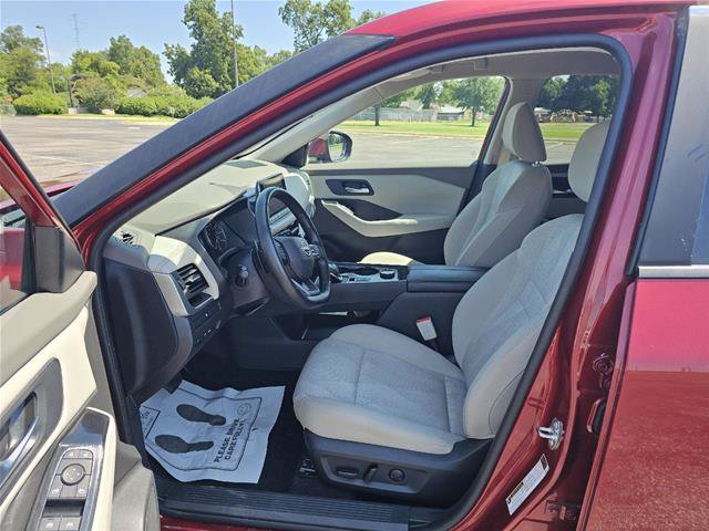 Used 2025 Nissan Rogue SV AWD/4WD image 12