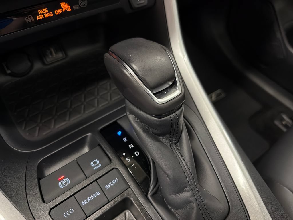 Used 2025 Toyota RAV4 XLE Premium FWD image 28