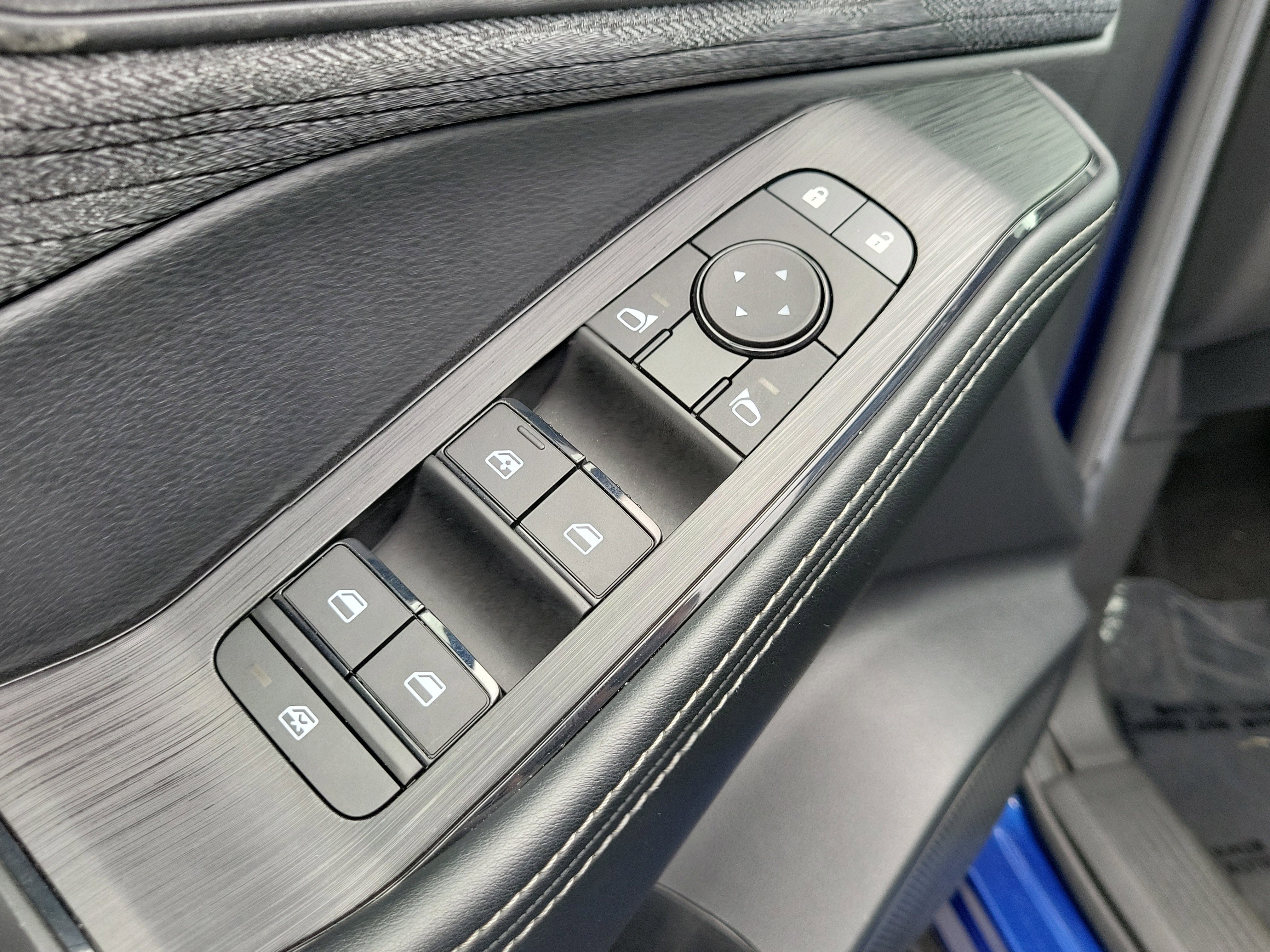 Used 2023 Nissan Rogue SV FWD image 19