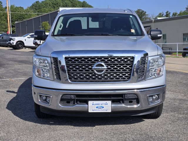 Used 2017 Nissan Titan SV RWD image 2