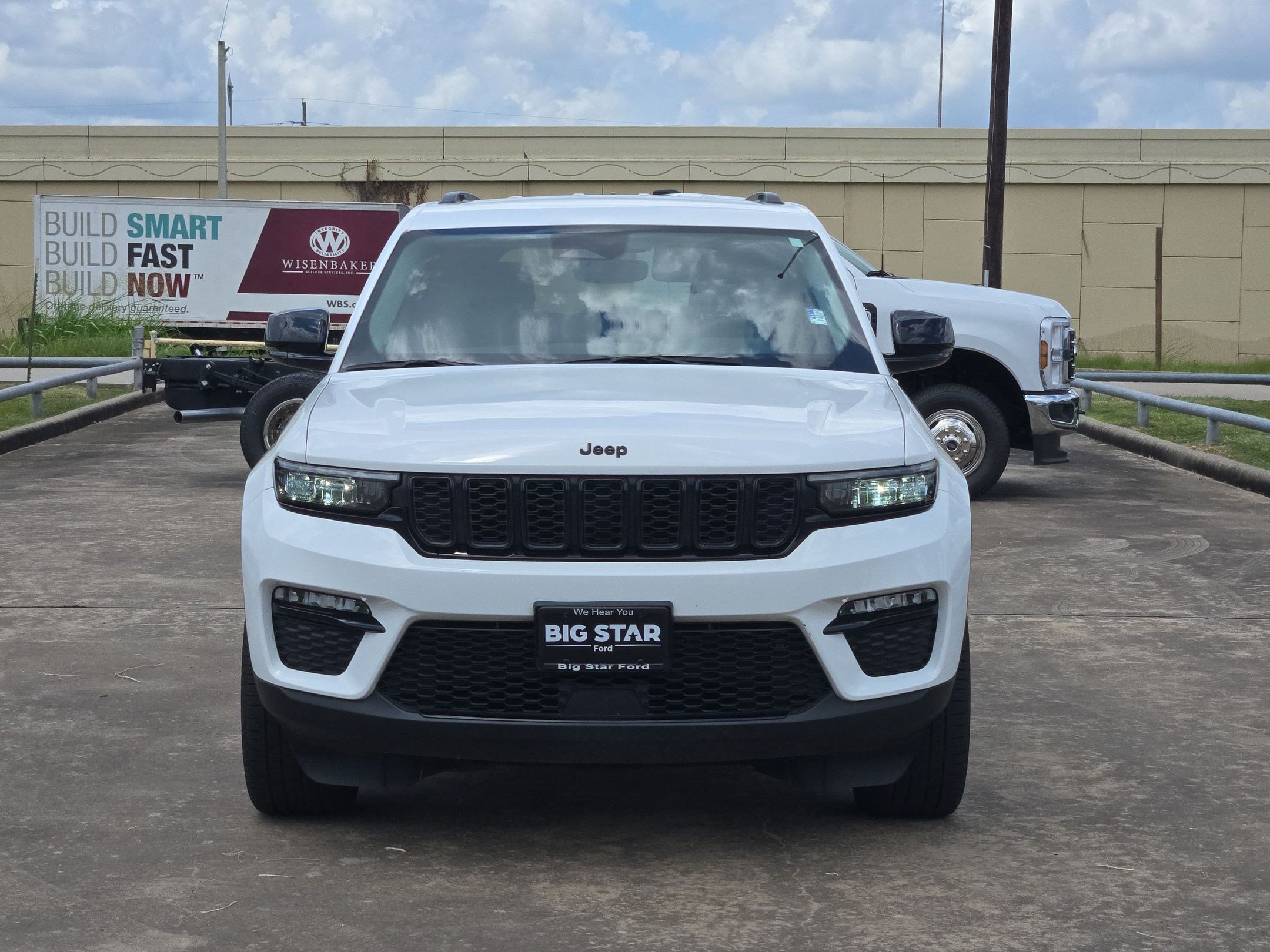 Used 2023 Jeep Grand Cherokee Limited w/ Black Appearance Package RWD image 11
