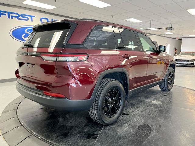 Used 2025 Jeep Grand Cherokee Altitude AWD/4WD image 8