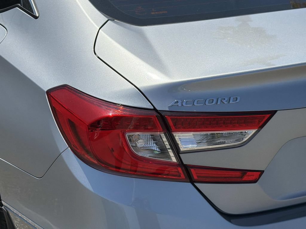 Used 2018 Honda Accord EX image 8