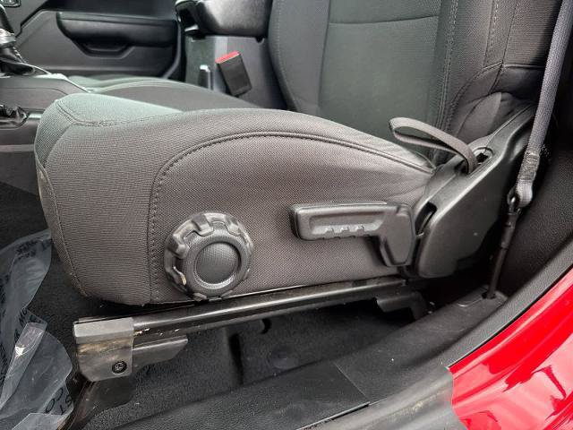 Used 2022 Jeep Wrangler Sport AWD/4WD image 18