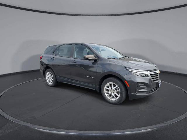 Used 2022 Chevrolet Equinox LS AWD/4WD image 2