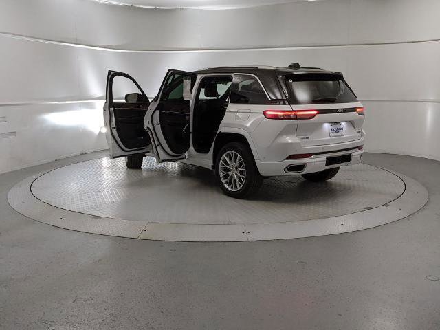 Used 2023 Jeep Grand Cherokee Summit image 10