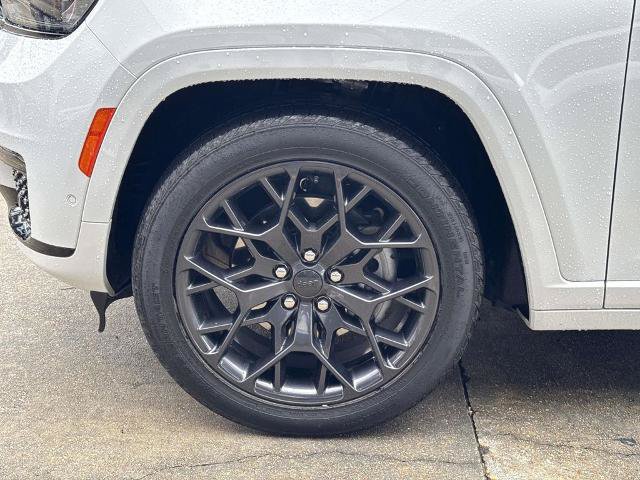 Used 2025 Jeep Grand Cherokee L Summit AWD/4WD image 4