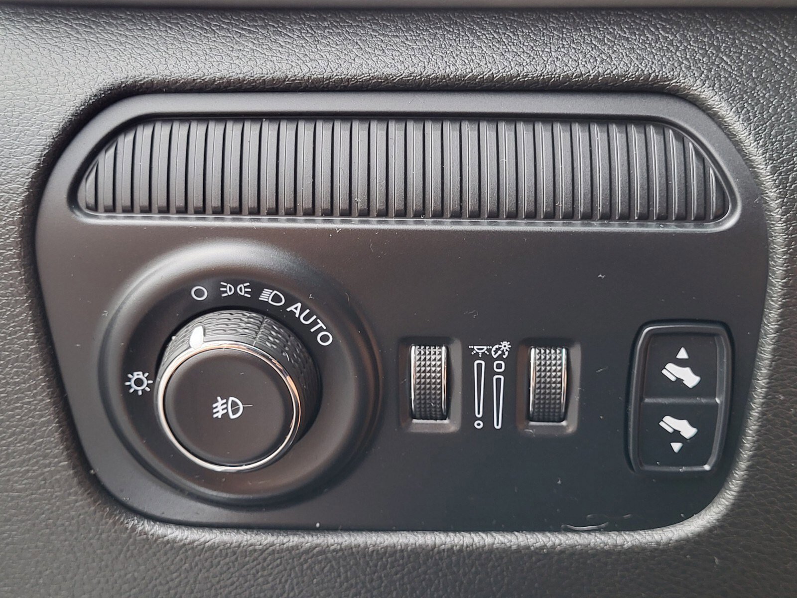 Used 2022 Jeep Wagoneer Series II RWD image 23