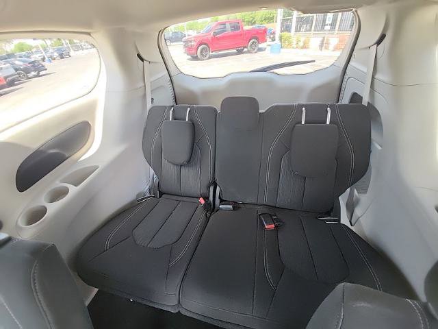 Used 2023 Chrysler Voyager LX FWD image 9