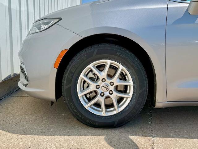 Used 2021 Chrysler Pacifica Touring-L FWD image 35