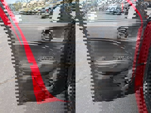 Used 2025 Hyundai Venue Limited image 12