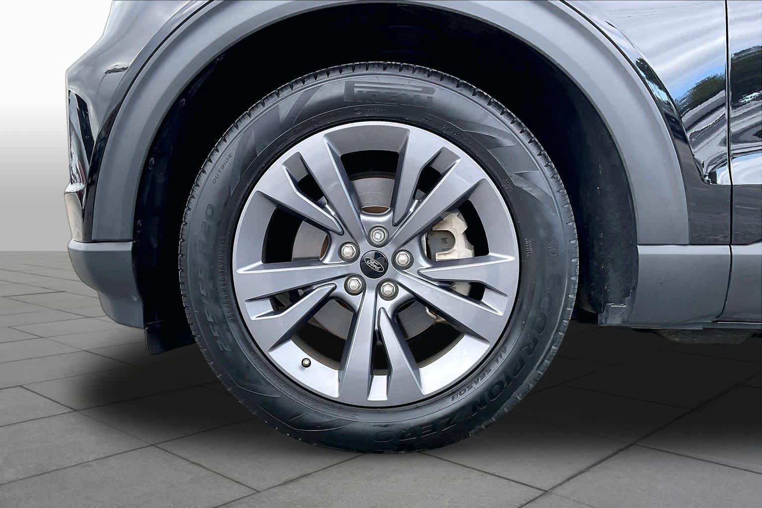 Certified 2023 Ford Explorer XLT RWD image 11