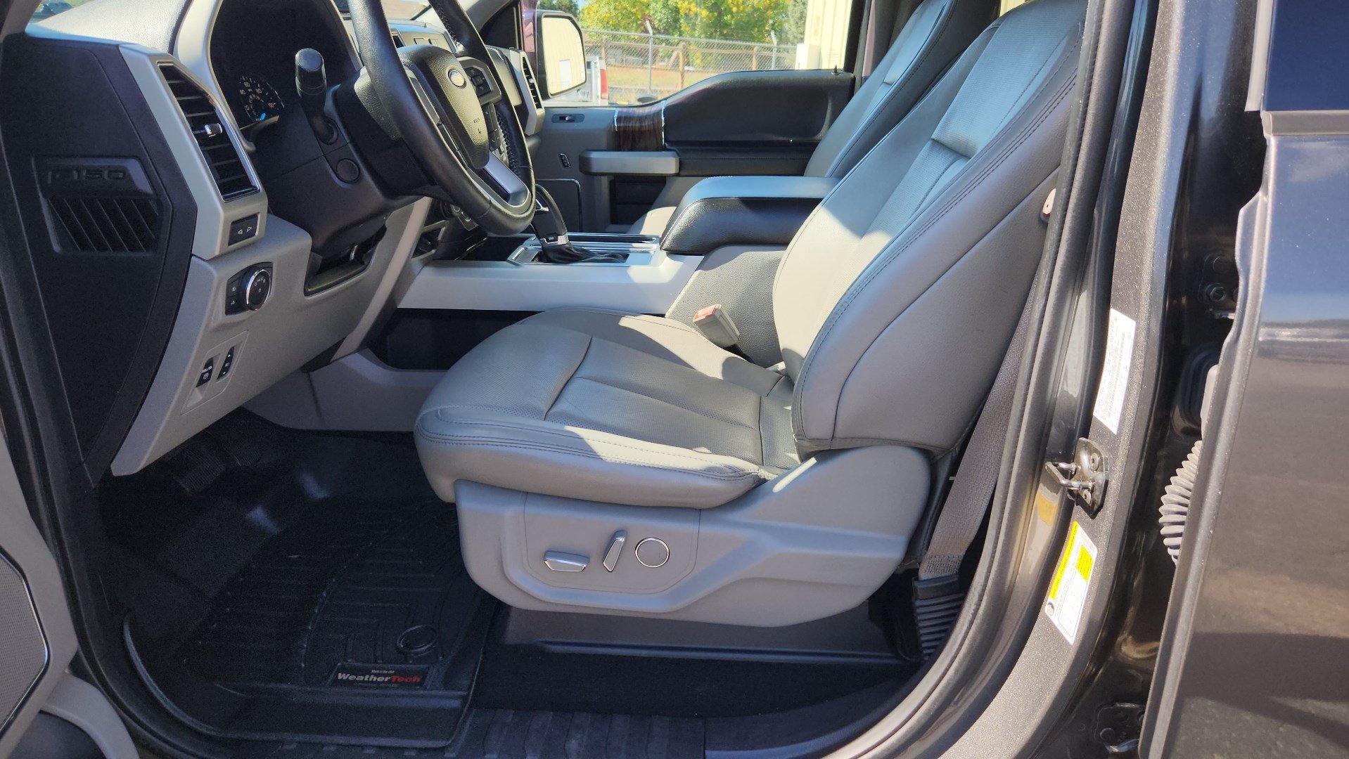 Certified 2018 Ford F150 Lariat w/ Equipment Group 502A Luxury AWD/4WD image 19
