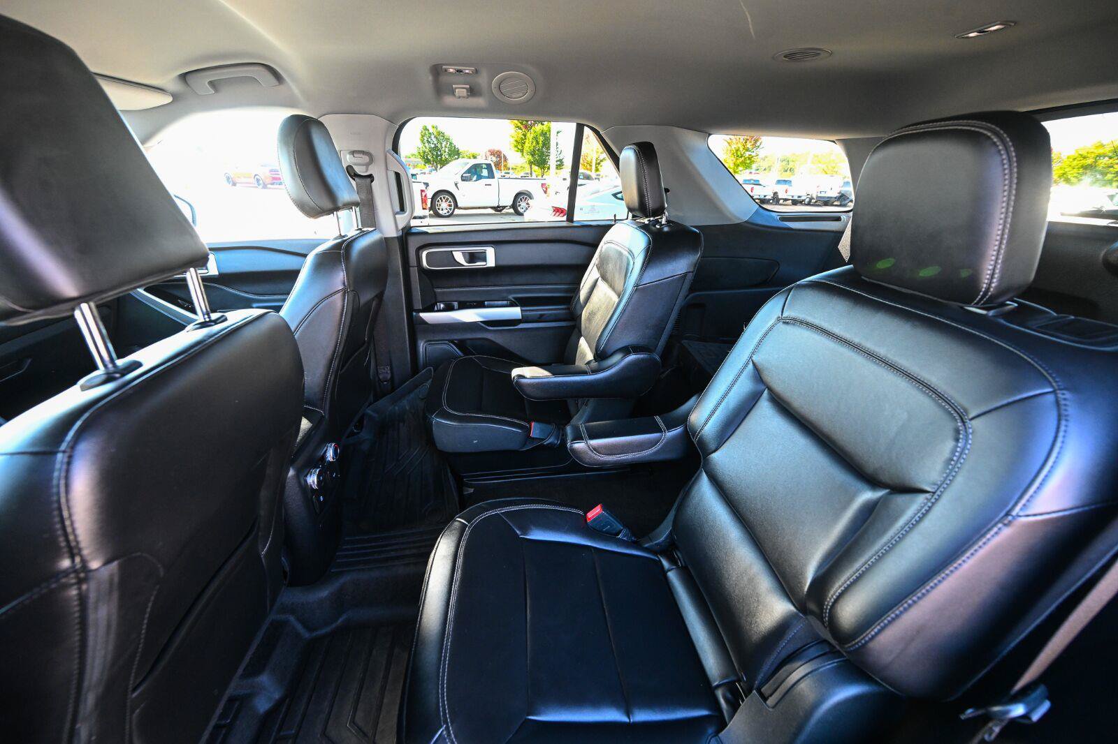 Certified 2022 Ford Explorer XLT w/ Equipment Group 202A AWD/4WD image 23