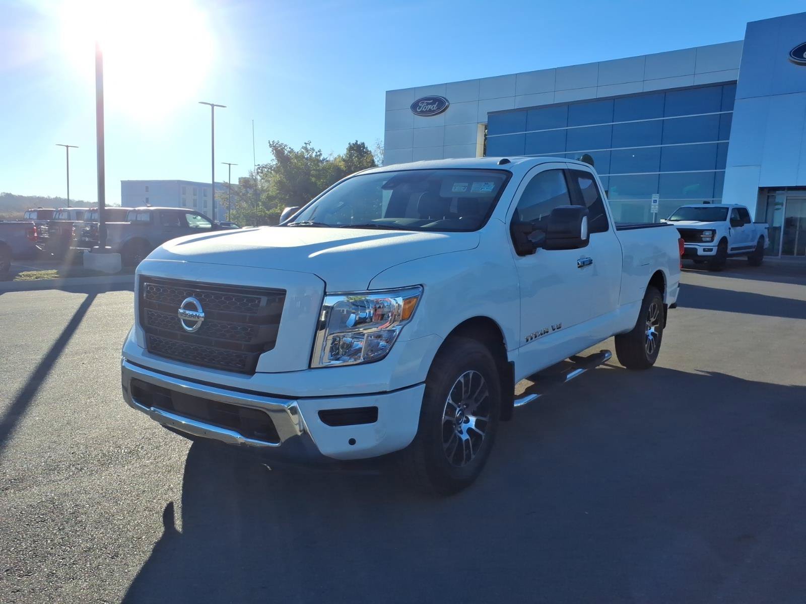 Used 2020 Nissan Titan SV w/ SV Convenience Package AWD/4WD image 7
