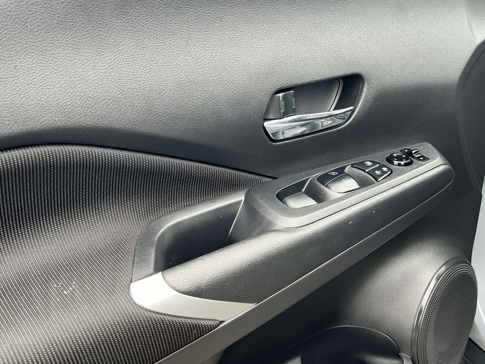 Used 2023 Nissan Kicks SV image 15