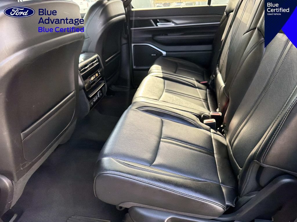 Used 2024 Jeep Wagoneer Series II w/ Flexible Seating Group AWD/4WD image 13