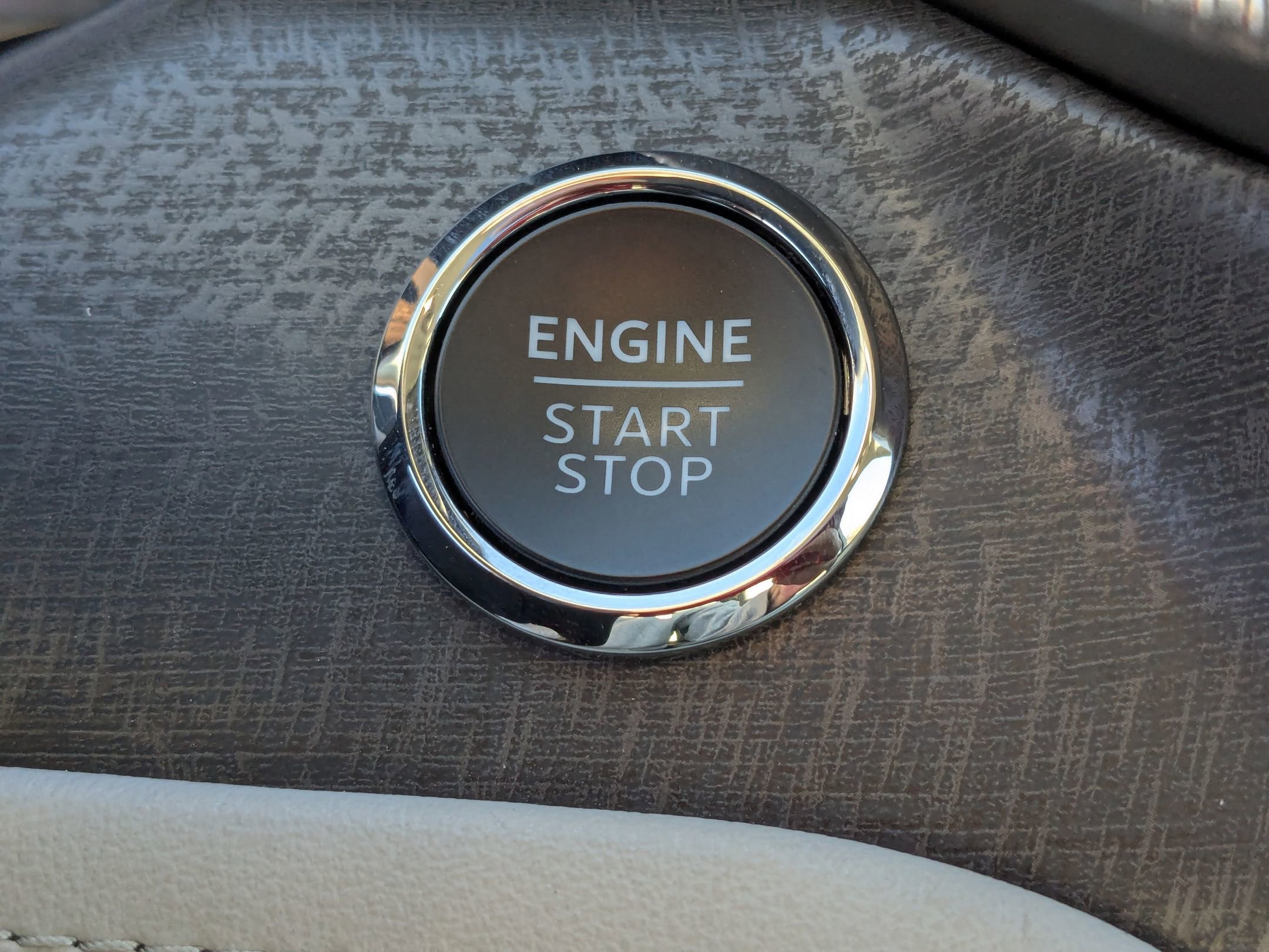 Certified 2025 Ford Explorer Platinum w/ LUX Leather Package image 25