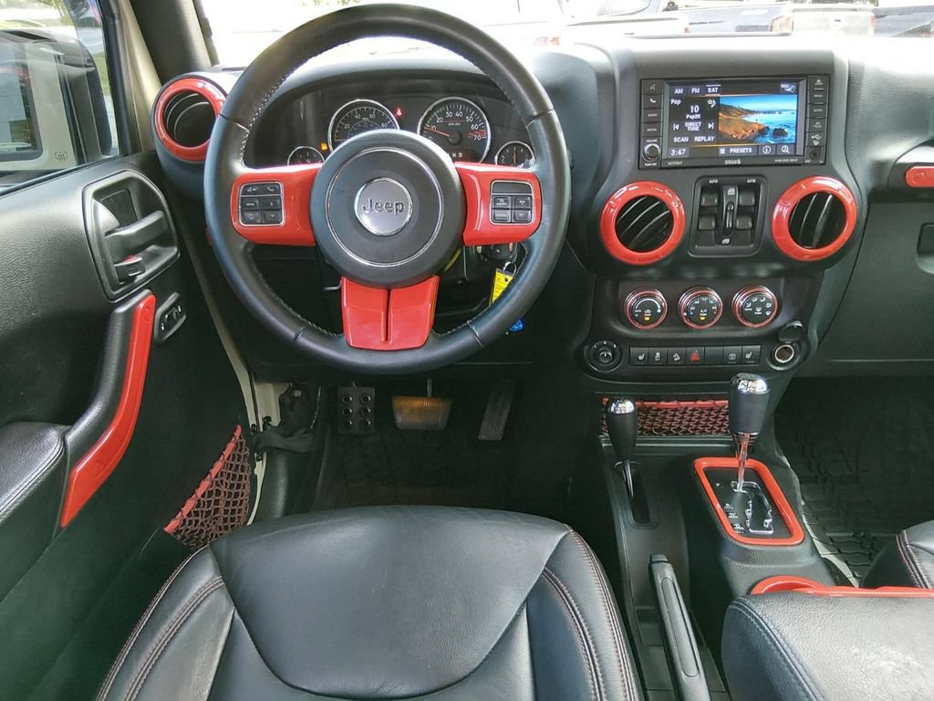 Used 2018 Jeep Wrangler Unlimited Rubicon AWD/4WD image 12