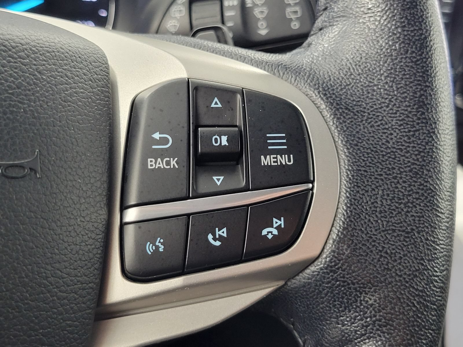 Certified 2020 Ford Explorer XLT w/ Equipment Group 202A AWD/4WD image 17