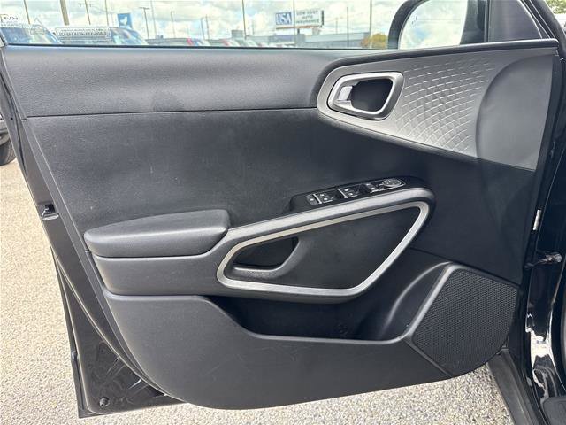 Used 2024 Kia Soul LX w/ Option Group 015 FWD image 23