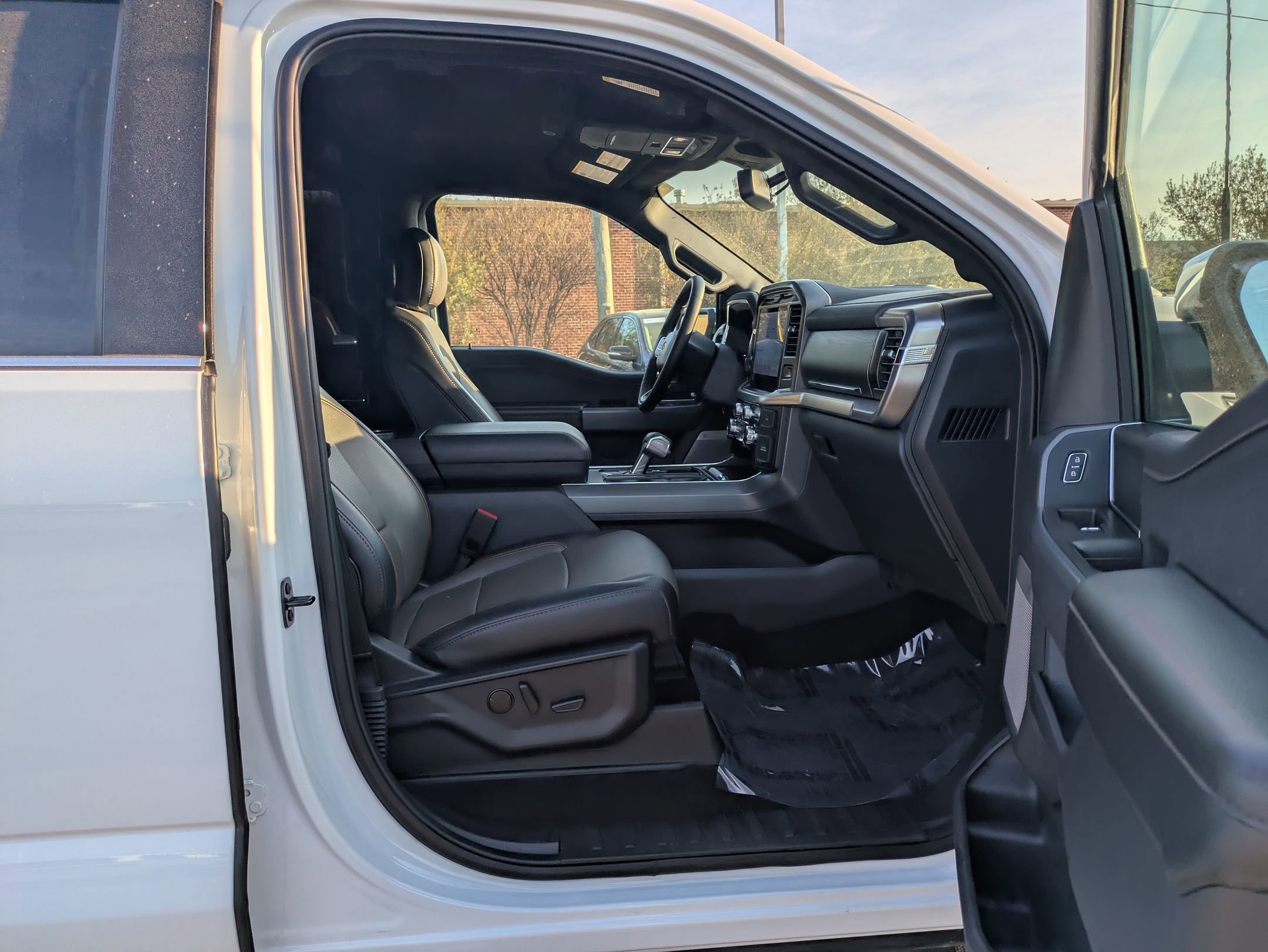 Certified 2025 Ford F150 Lariat w/ Equipment Group 501A Mid image 35