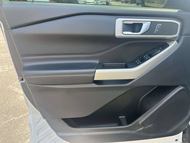 Certified 2022 Ford Explorer XLT w/ Equipment Group 202A AWD/4WD image 18