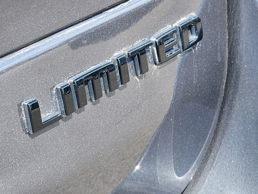 Used 2024 Jeep Grand Cherokee L Limited w/ Black Appearance Package AWD/4WD image 21