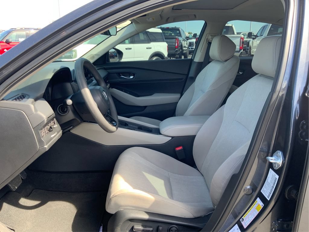 Used 2025 Honda Accord SE image 9