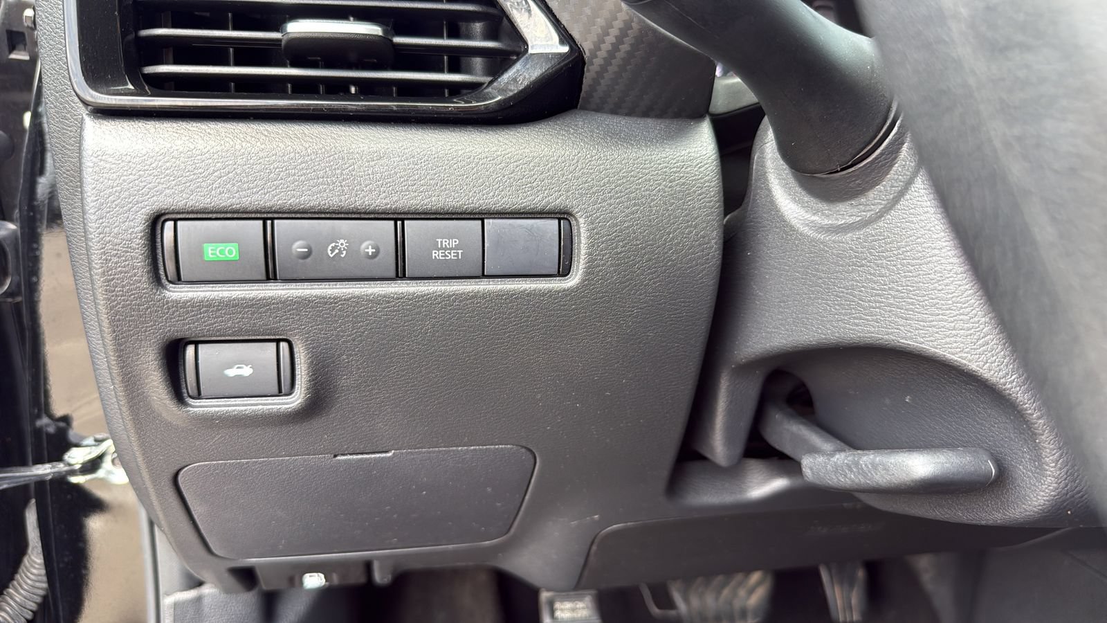 Used 2024 Nissan Sentra SV FWD image 17