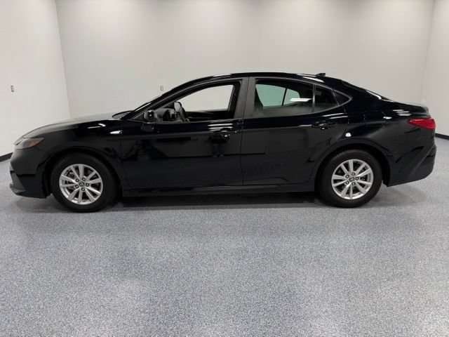 Used 2025 Toyota Camry LE FWD image 6